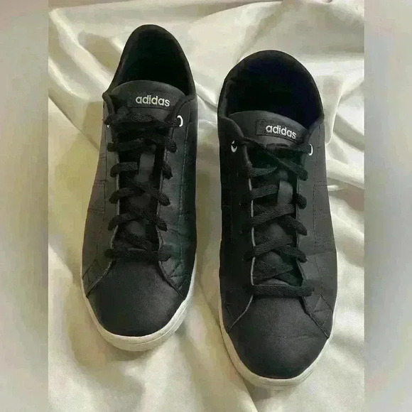 Adidas Advantage  2.0 Court Tennis Cloudfoam Sneaker in Black size 8.5 - Picture 1 of 8